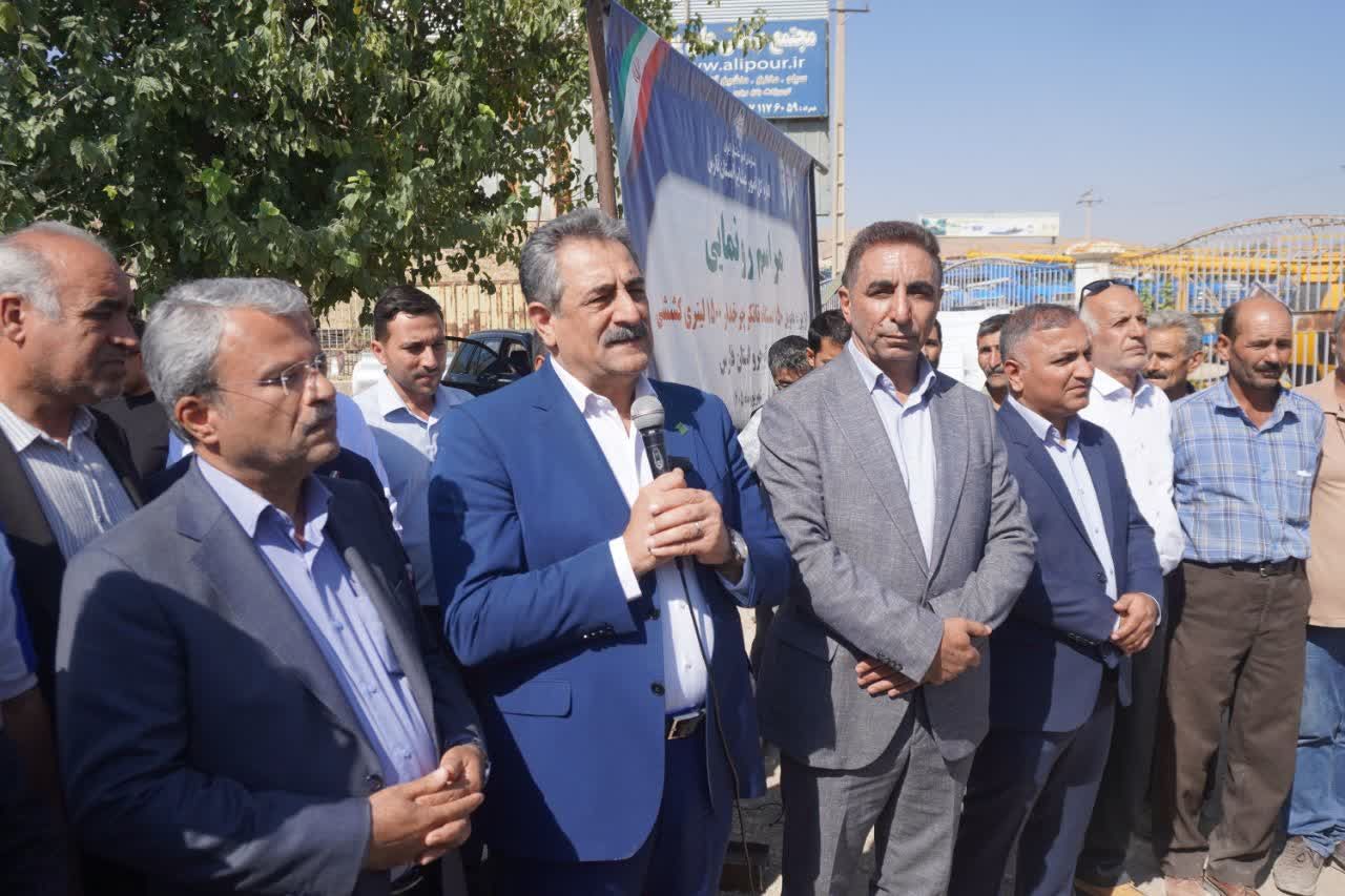 ۱۵۰ تانکر چرخدار برای کاهش تنش آبی به عشایر فارس تحویل شد 